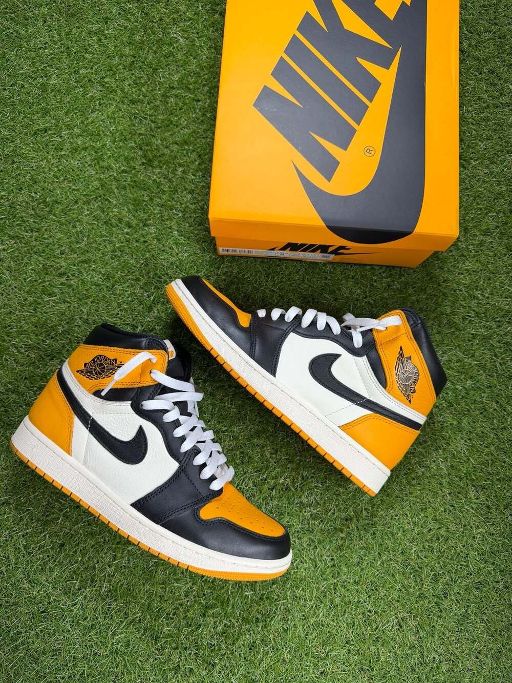 Nike Air Jordan 1 Retro High OG Taxi Yellow Toe Size 9